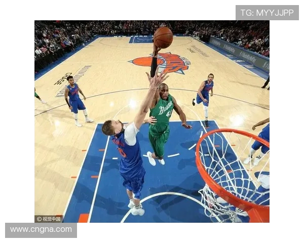 小托马斯晒十六年旧照回忆纽约圣诞大战篮球巅峰时刻赛场激情记忆